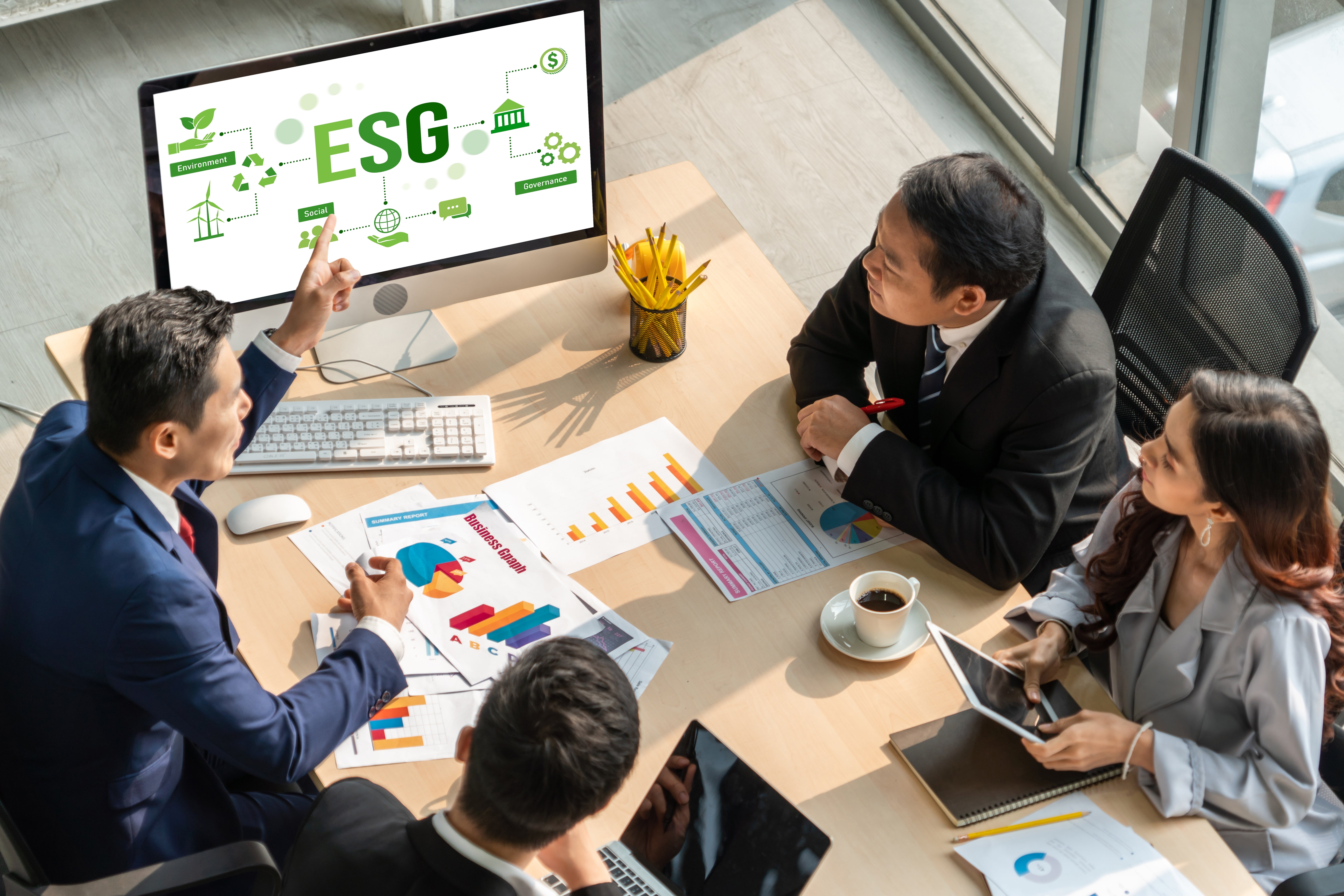 Meeting between colleagues discussing ESG